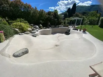 empty-pool-363_sm an empty Naturi pool