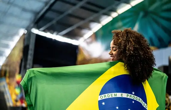 mulher-bandeira-brasil-570_sm